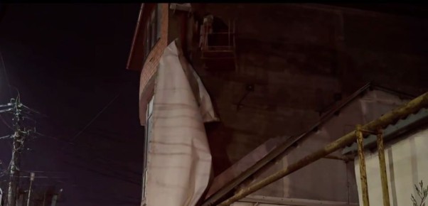 В мэрии Махачкалы сообщили, что Сотрудники городского Управления торговли, рекламы и потребительских услуг убрали свыше тридцати баннеров, вывесок и расклеек на улице Магомедтагирова