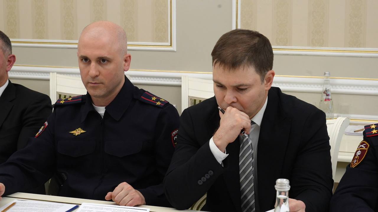 Джамбулат Салавов: Сегодня в Махачкале состоялось заседание антитеррористической комиссии, в котором приняли участие представители силовых ведомств, правоохранительных органов, коммунального хозяйства и профильных управлений... Джамбулат Салавов: Сегодня в Махачкале состоялось заседание антитеррористической комиссии, в котором приняли участие представители силовых ведомств, правоохранительных органов, коммунального хозяйства и профильных управлений...