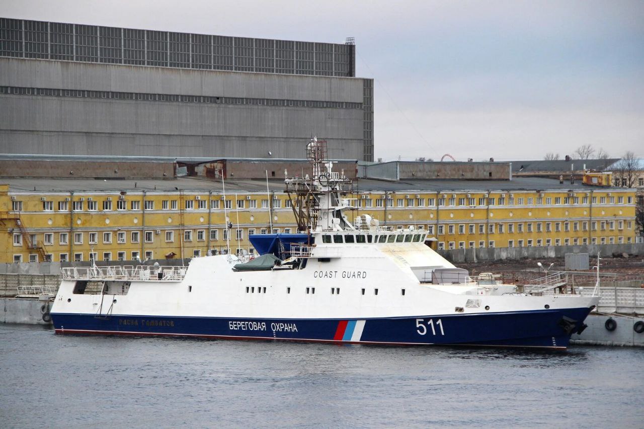 Атака украинского дрона-камикадзе FP-1/2 на патрульный корабль проекта 22460 "Охотник" Атака украинского дрона-камикадзе FP-1/2 на патрульный корабль проекта 22460 "Охотник"