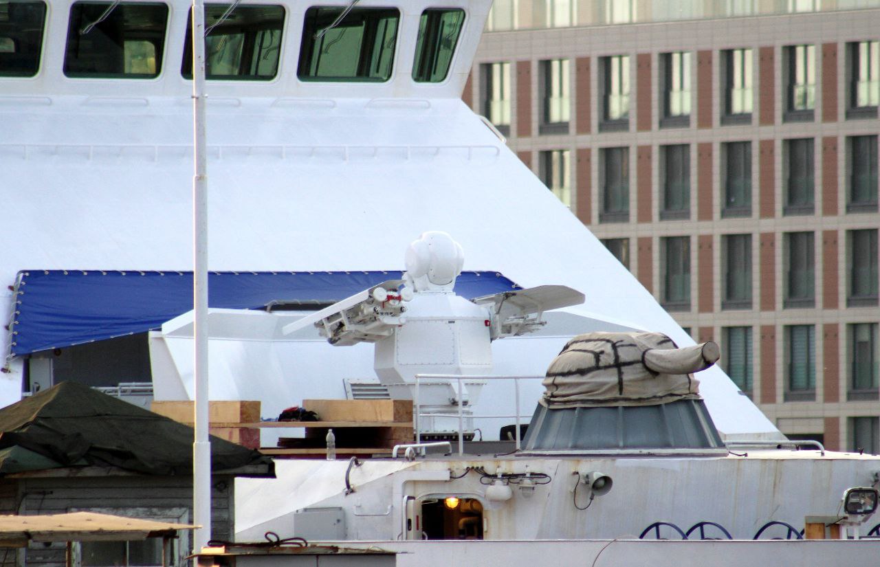 Атака украинского дрона-камикадзе FP-1/2 на патрульный корабль проекта 22460 "Охотник" Атака украинского дрона-камикадзе FP-1/2 на патрульный корабль проекта 22460 "Охотник"