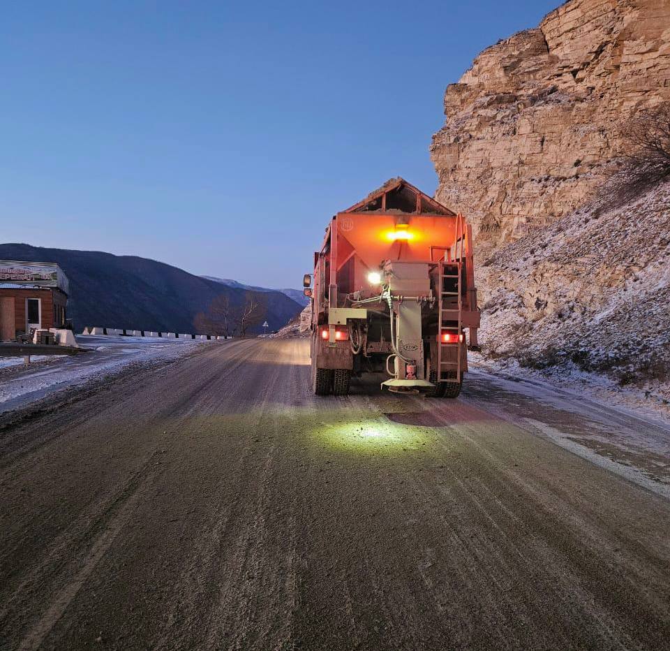 Дорожники Дагестана продолжают работы по благоустройству дорог Дорожники Дагестана продолжают работы по благоустройству дорог