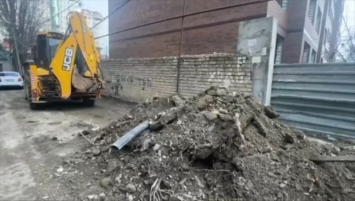 На улице 5-й тупик Гагарина в Махачкале продолжается капитальный ремонт дорожного полотна