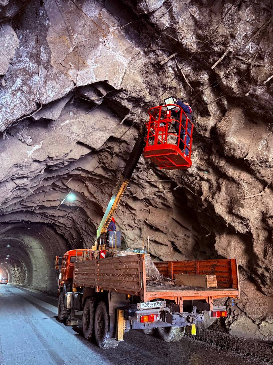 Дорожники Дагестана продолжают работы по благоустройству дорог