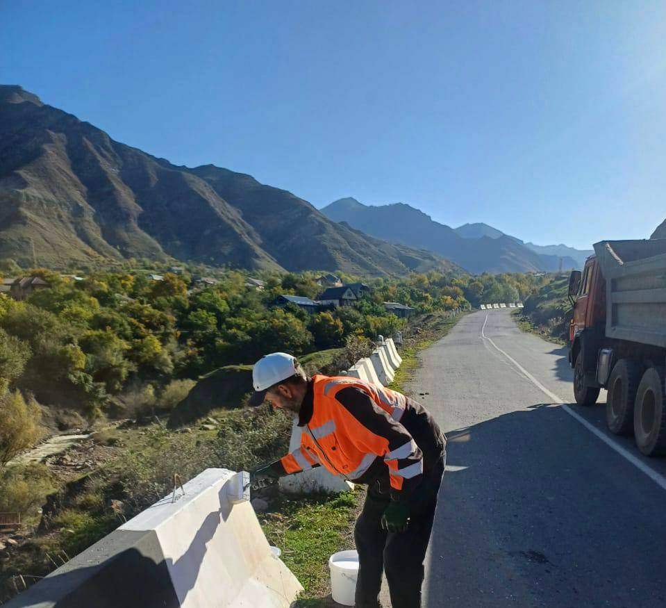 Дорожники Дагестана продолжают работы по благоустройству дорог Дорожники Дагестана продолжают работы по благоустройству дорог