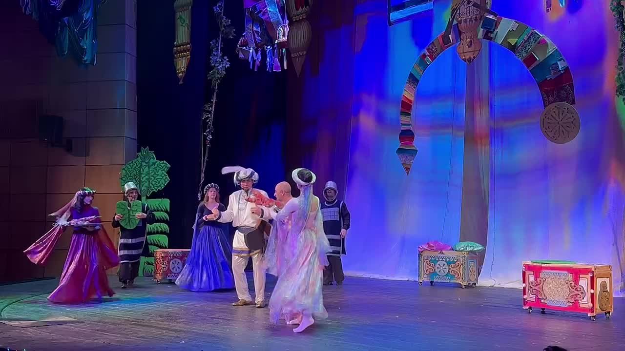 В Махачкале состоялась премьера яркого семейного мюзикла