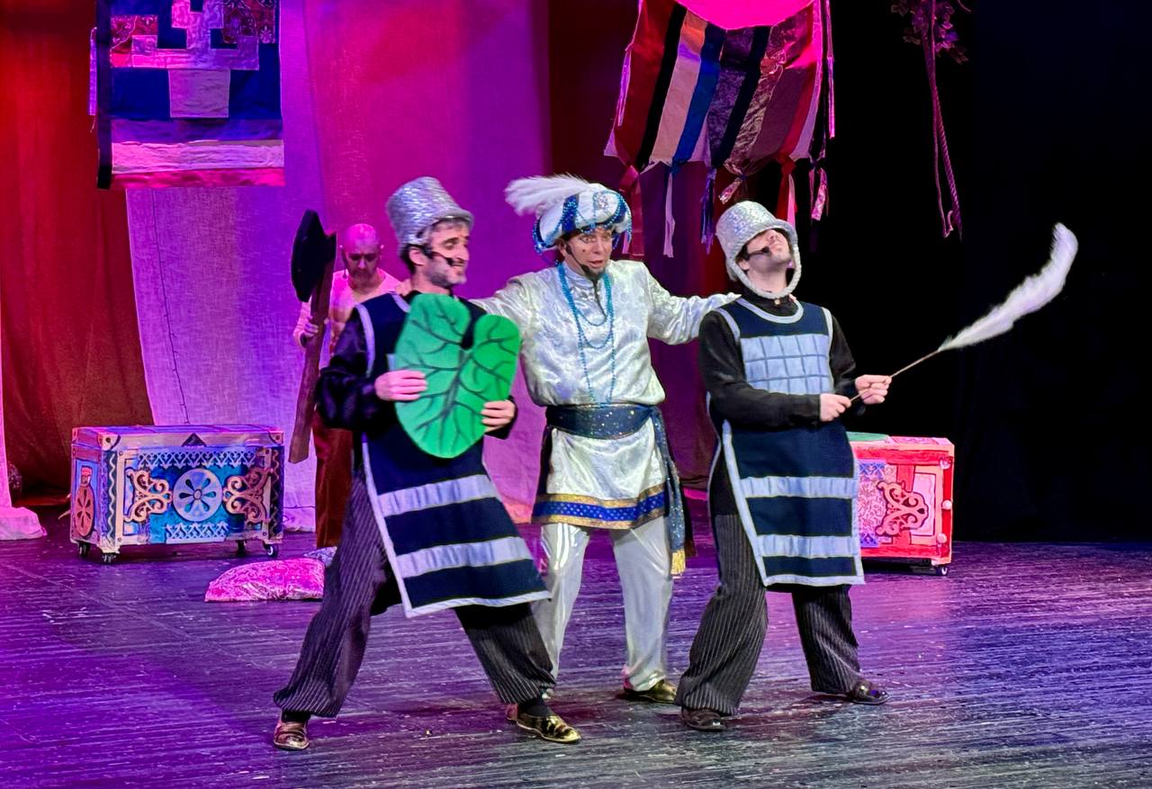 В Махачкале состоялась премьера яркого семейного мюзикла В Махачкале состоялась премьера яркого семейного мюзикла