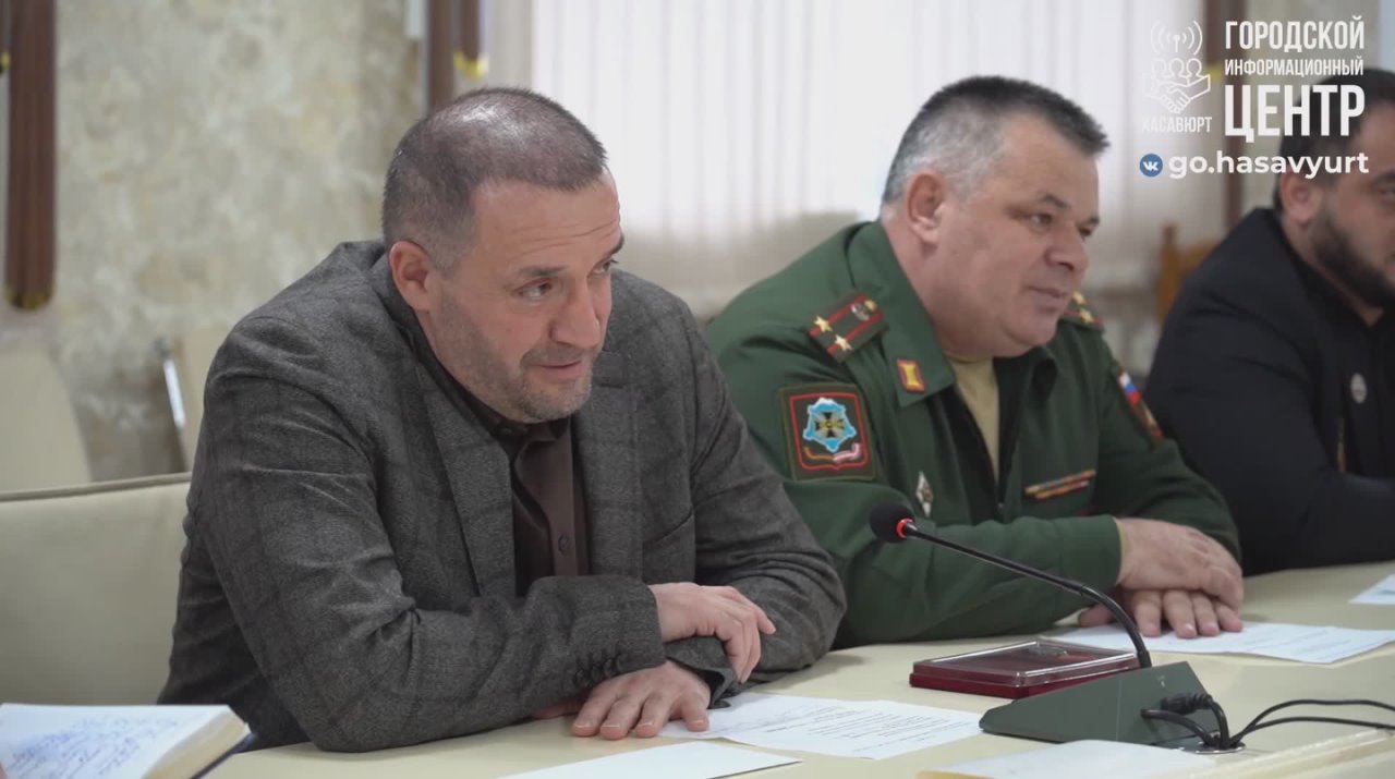 Корголи Корголиев передал медаль Суворова семье Бекхана Юсупова