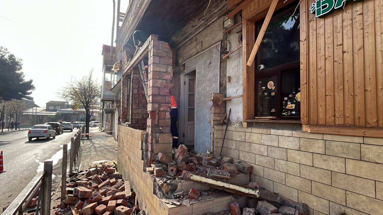 Снос 45 незаконных объектов на общественных территориях Дербента был проведен за последние три месяца уходящего года Снос 45 незаконных объектов на общественных территориях Дербента был проведен за последние три месяца уходящего года