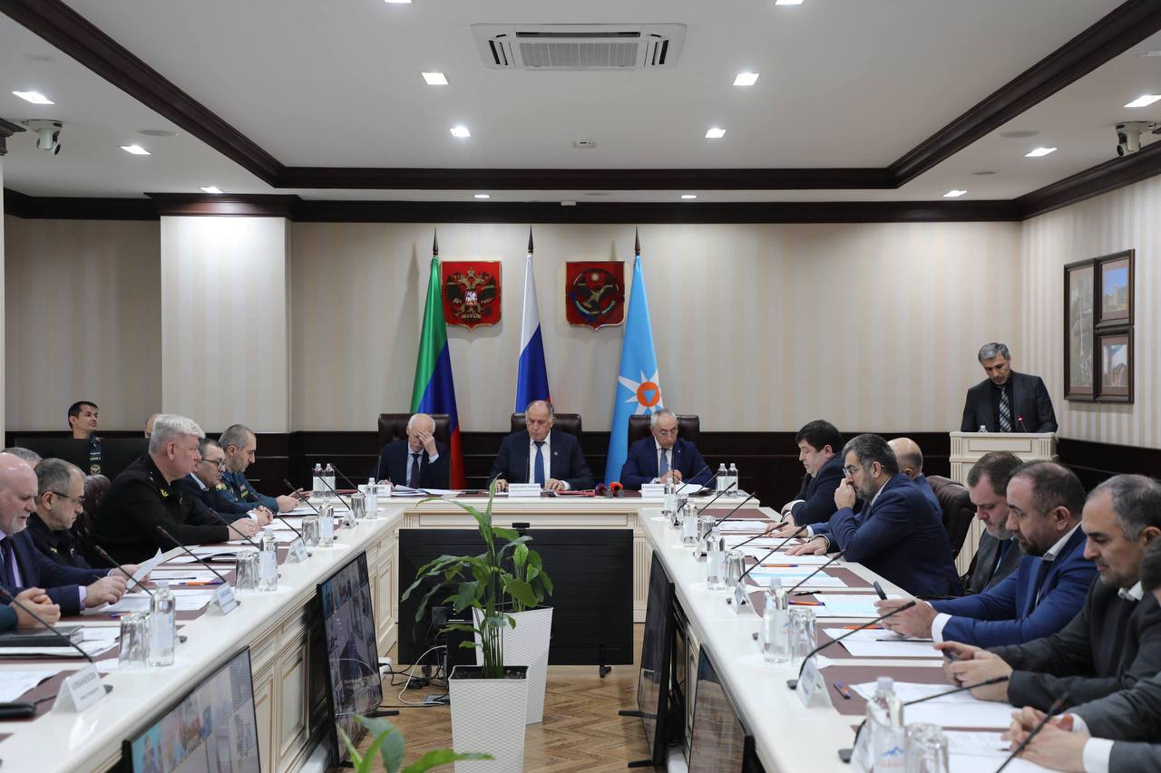 Дагэнерго подготовило 173 ремонтные бригады для реагирования на возможные аварии в период новогодних выходных Дагэнерго подготовило 173 ремонтные бригады для реагирования на возможные аварии в период новогодних выходных