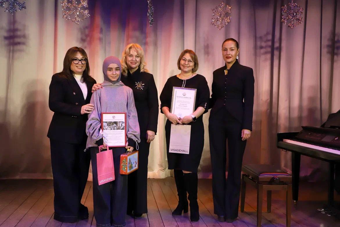 Детей-лауреатов международных конкурсов и фестивалей наградили в преддверии Нового года! Детей-лауреатов международных конкурсов и фестивалей наградили в преддверии Нового года!