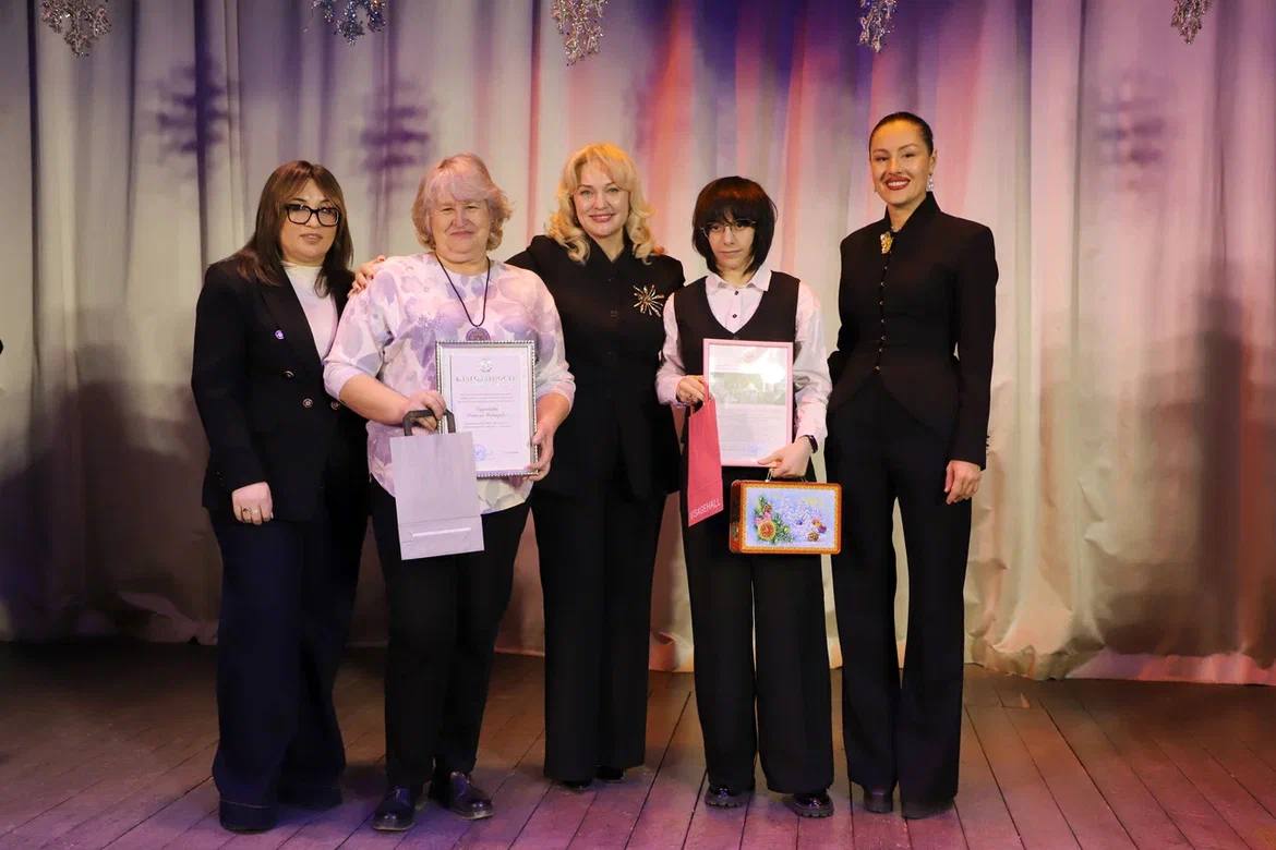 Детей-лауреатов международных конкурсов и фестивалей наградили в преддверии Нового года! Детей-лауреатов международных конкурсов и фестивалей наградили в преддверии Нового года!