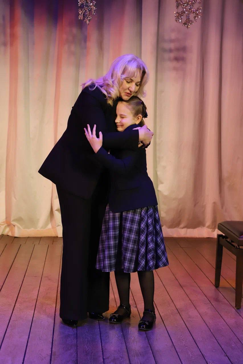 Детей-лауреатов международных конкурсов и фестивалей наградили в преддверии Нового года! Детей-лауреатов международных конкурсов и фестивалей наградили в преддверии Нового года!