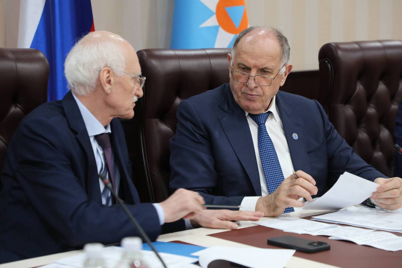 Абдулмуслим Абдулмуслимов провёл заседание Комиссии при Главе РД по предупреждению и ликвидации ЧС и обеспечению пожарной безопасности Абдулмуслим Абдулмуслимов провёл заседание Комиссии при Главе РД по предупреждению и ликвидации ЧС и обеспечению пожарной безопасности