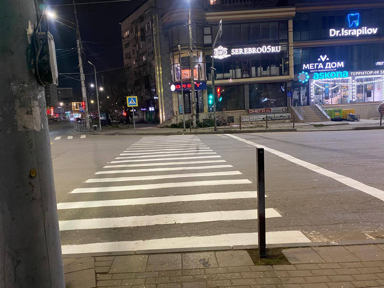 Минувшей ночью специалисты МБУ «ЦОДД» провели оперативные работы по обновлению дорожной разметки на троллейбусном кольце Минувшей ночью специалисты МБУ «ЦОДД» провели оперативные работы по обновлению дорожной разметки на троллейбусном кольце