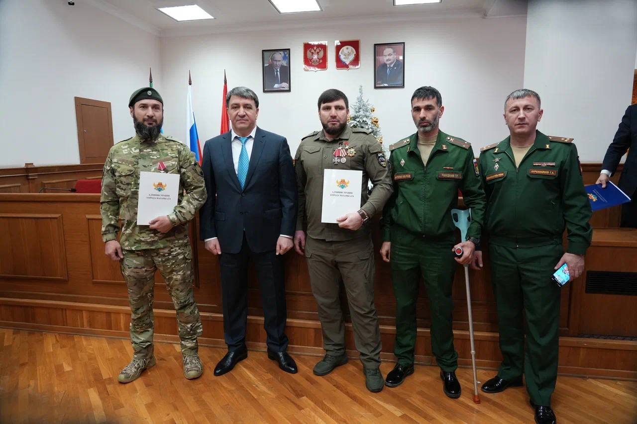 Эмилия Шахабутиновна: Пусть деревце, посаженное на вашей земле, станет символом растущего семейного счастья и прочного домашнего очага Эмилия Шахабутиновна: Пусть деревце, посаженное на вашей земле, станет символом растущего семейного счастья и прочного домашнего очага