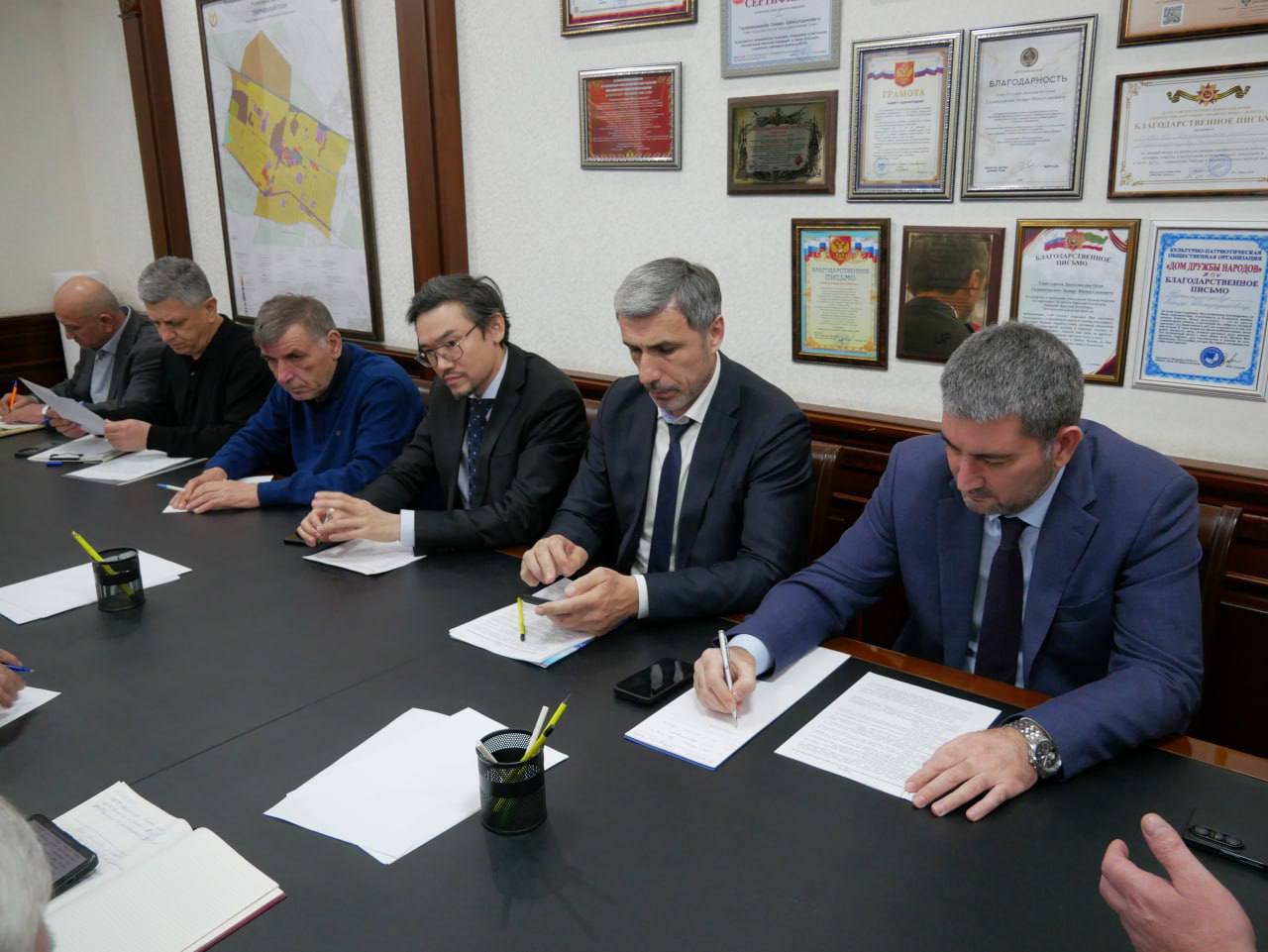 Проблемы электросетевого хозяйства города Дагестанские Огни стали предметом обсуждения на совещании под председательством министра энергетики и тарифов РД Марата Шихалиева Проблемы электросетевого хозяйства города Дагестанские Огни стали предметом обсуждения на совещании под председательством министра энергетики и тарифов РД Марата Шихалиева