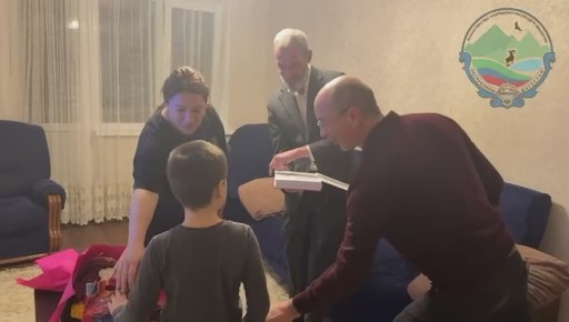 Руководитель Минприроды Дагестана Ратмир Расулов исполнил мечту шестилетнего Умара из Кизилюрта, в рамках благотворительной акции «Ёлка желаний»