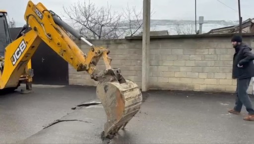 Сегодня в Махачкале сотрудниками столичного Управления транспорта демонтировано более 10 незаконно установленных искусственных дорожных неровностей