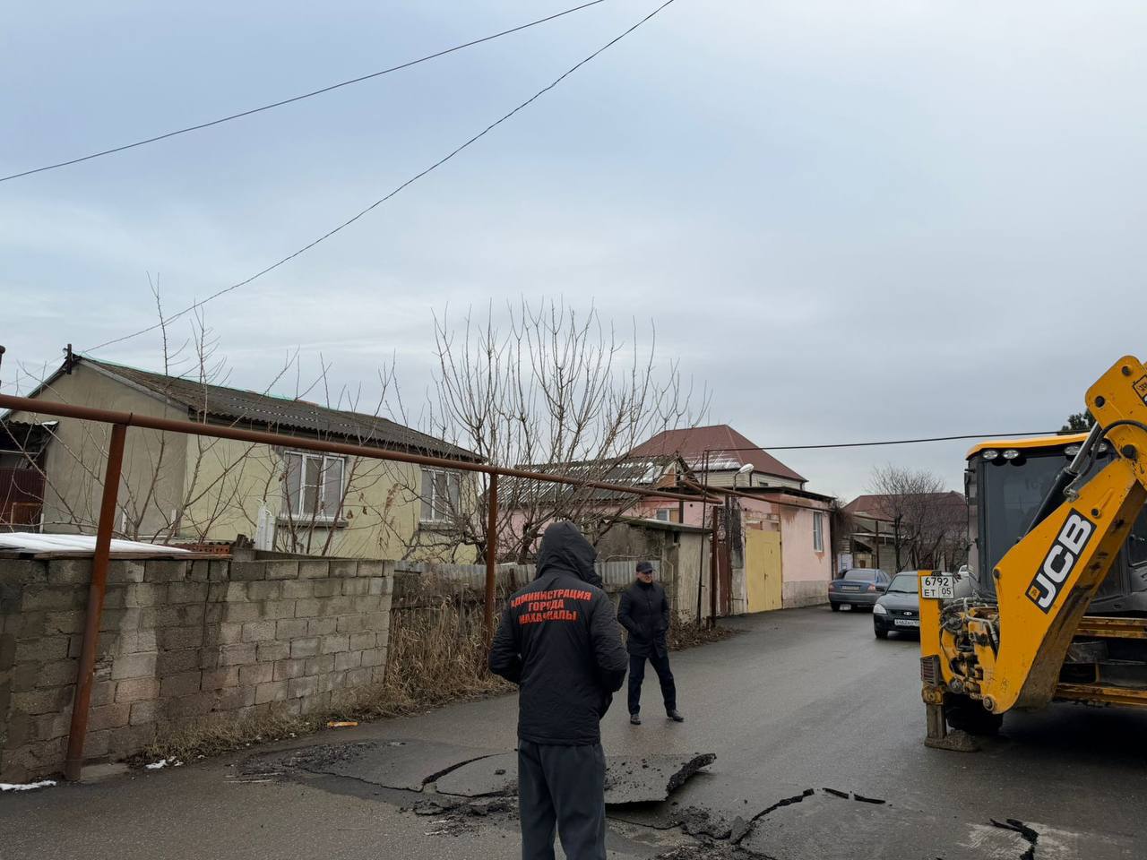 В Махачкале сегодня демонтировали более 10 незаконно установленных искусственных дорожных неровностей