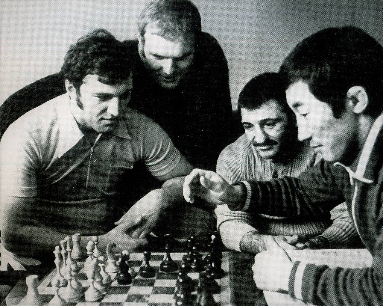 ЗАГАЛАВ ПРОТИВ КОРОЛЯ ШАХМАТ