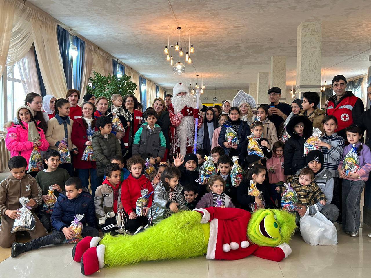 Дагестанский Красный Крест организовал новогодний праздник для детей из Палестины