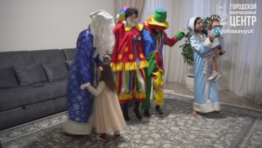 В Хасавюрте проходит раздача новогодних подарков детям