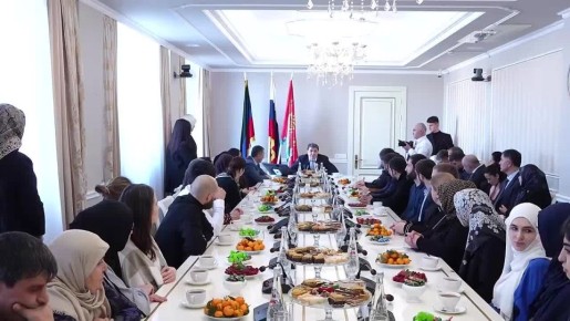 Джамбулат Салавов: Ассаламу алейкум, добрый вечер, уважаемые махачкалинцы!