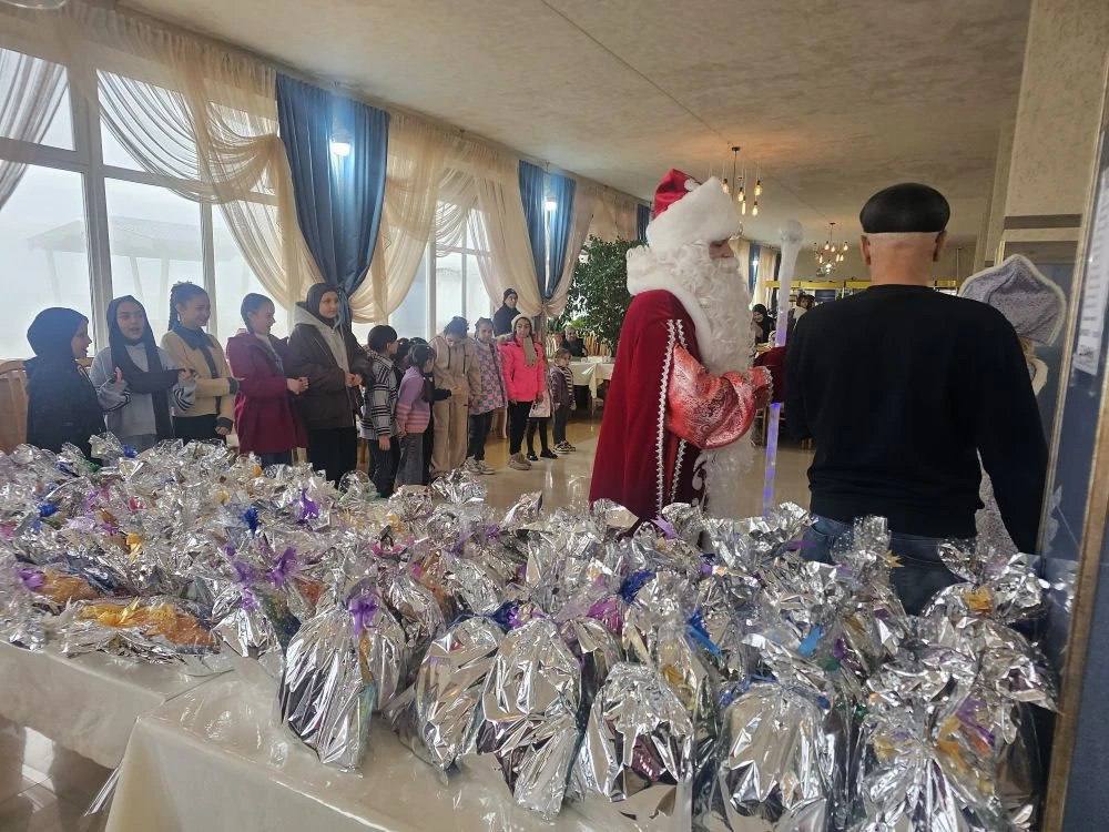 Дагестанский Красный Крест организовал новогодний праздник для детей из Палестины Дагестанский Красный Крест организовал новогодний праздник для детей из Палестины