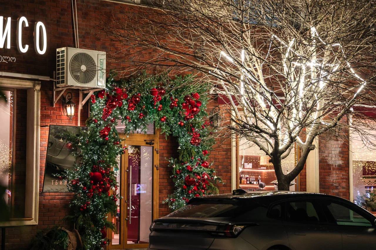 Новогодняя сказка ожила в Махачкале в преддверии 2026 года Новогодняя сказка ожила в Махачкале в преддверии 2026 года