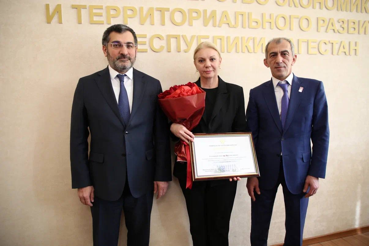 Рабочий год в Минэкономразвития Дагестана завершили торжественно Рабочий год в Минэкономразвития Дагестана завершили торжественно