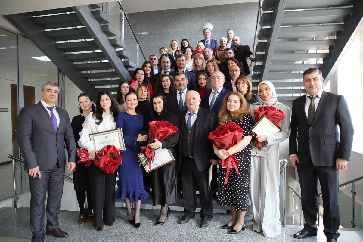 Рабочий год в Минэкономразвития Дагестана завершили торжественно Рабочий год в Минэкономразвития Дагестана завершили торжественно