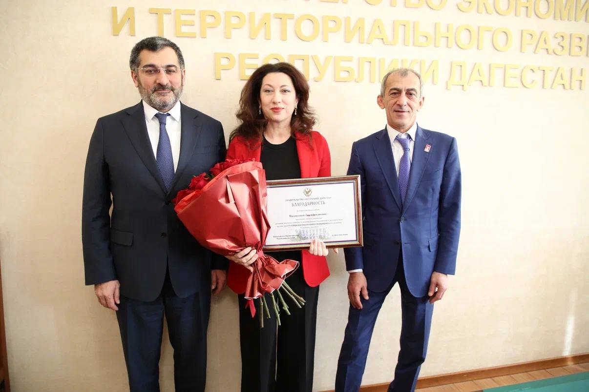 Рабочий год в Минэкономразвития Дагестана завершили торжественно Рабочий год в Минэкономразвития Дагестана завершили торжественно