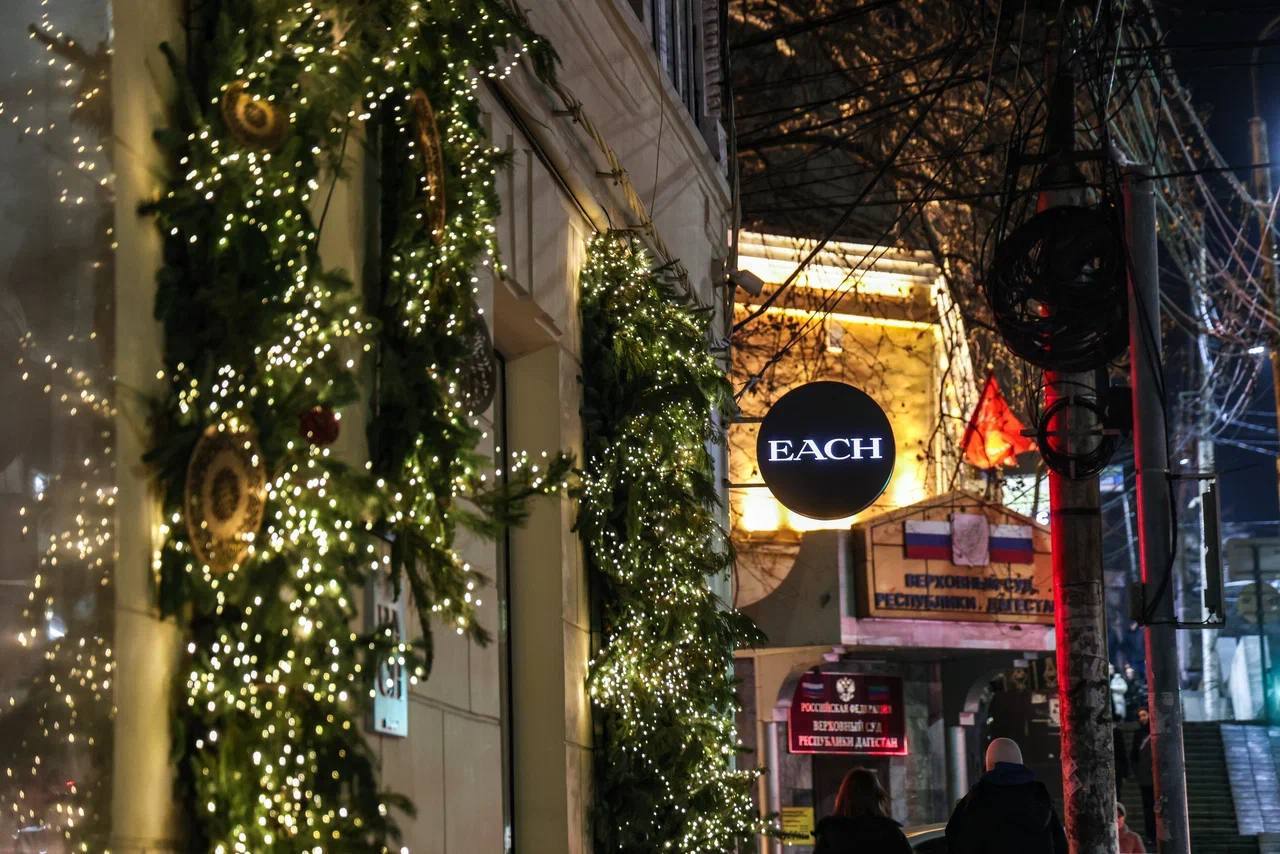 Новогодняя сказка ожила в Махачкале в преддверии 2026 года Новогодняя сказка ожила в Махачкале в преддверии 2026 года