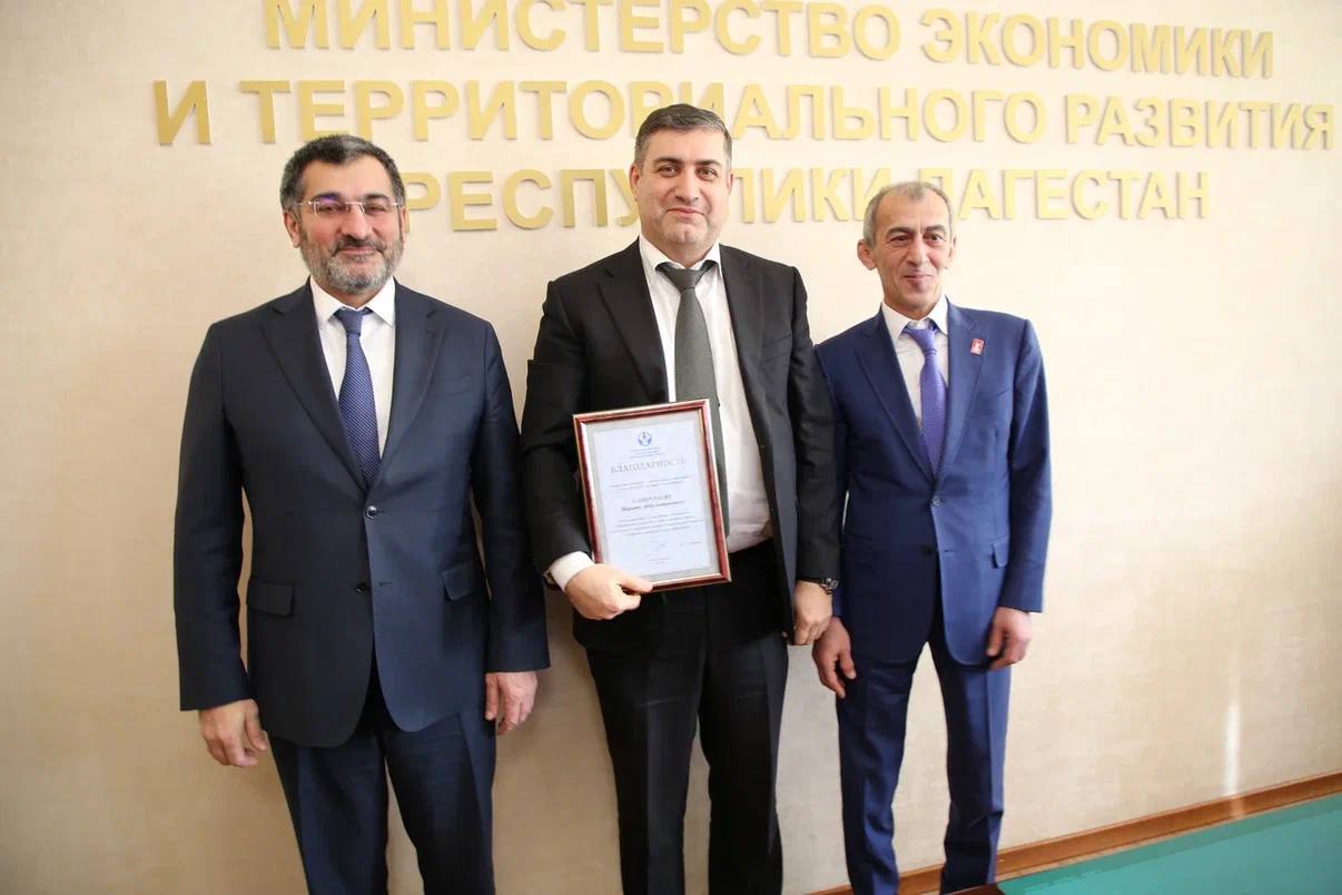 Рабочий год в Минэкономразвития Дагестана завершили торжественно Рабочий год в Минэкономразвития Дагестана завершили торжественно