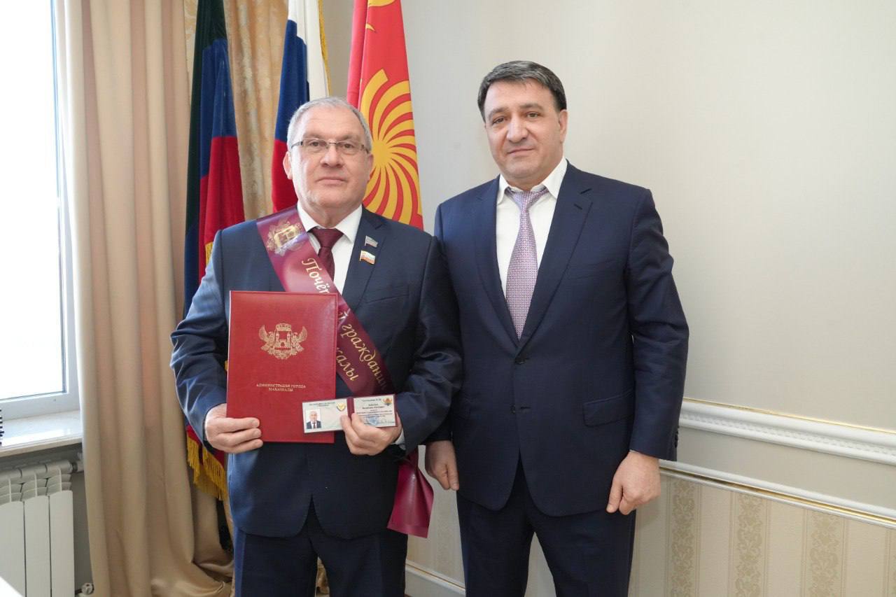 Последнее в текущем году аппаратное совещание администрации города Махачкалы прошло под председательством главы города Джамбулата Салавова Последнее в текущем году аппаратное совещание администрации города Махачкалы прошло под председательством главы города Джамбулата Салавова