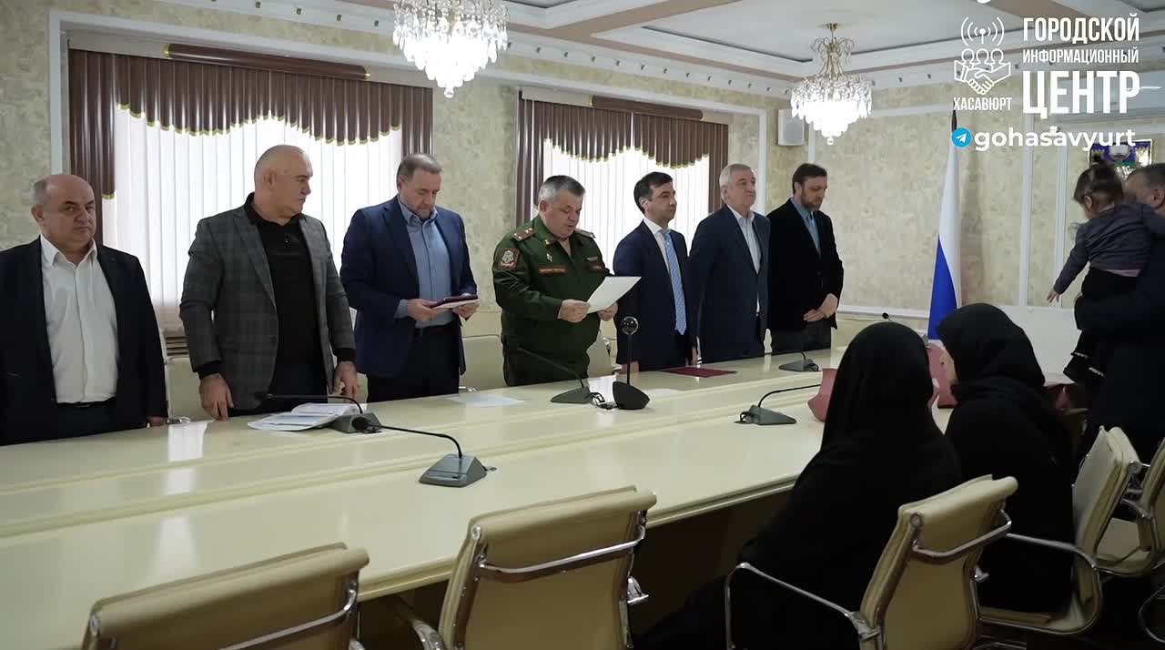 Корголи Корголиев передал медаль «За отвагу» семье погибшего участника СВО Ахмеда Абдулманапова