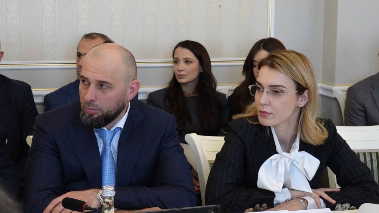 Последнее в текущем году аппаратное совещание администрации города Махачкалы прошло под председательством главы города Джамбулата Салавова Последнее в текущем году аппаратное совещание администрации города Махачкалы прошло под председательством главы города Джамбулата Салавова