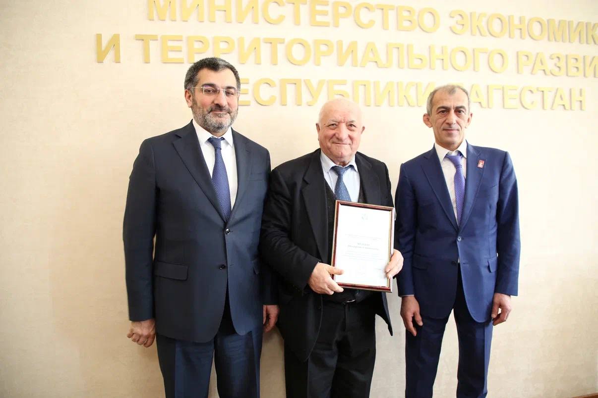 Рабочий год в Минэкономразвития Дагестана завершили торжественно Рабочий год в Минэкономразвития Дагестана завершили торжественно