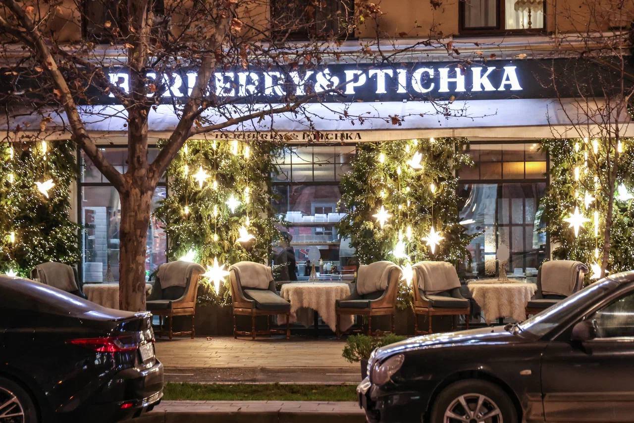 Новогодняя сказка ожила в Махачкале в преддверии 2026 года Новогодняя сказка ожила в Махачкале в преддверии 2026 года