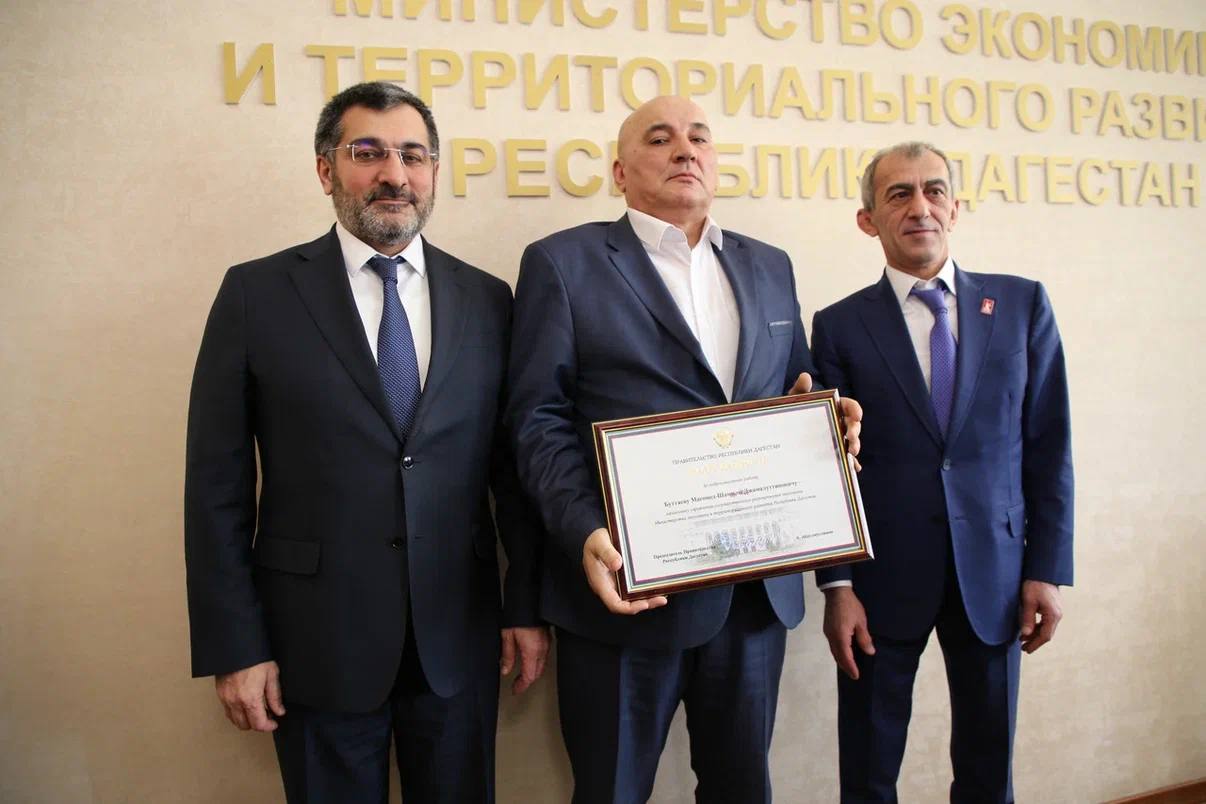 Рабочий год в Минэкономразвития Дагестана завершили торжественно Рабочий год в Минэкономразвития Дагестана завершили торжественно