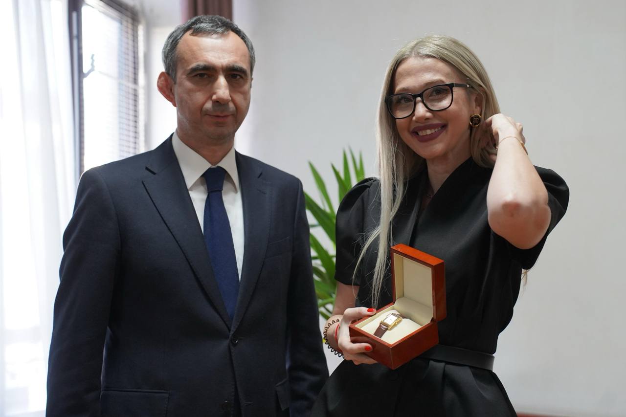 В Минимуществе Дагестана подвели итоги года и наградили отличившихся сотрудников В Минимуществе Дагестана подвели итоги года и наградили отличившихся сотрудников