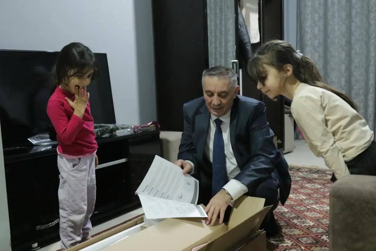 Мечты сбываются: члены Правительства Дагестана исполнили новогодние желания детей Мечты сбываются: члены Правительства Дагестана исполнили новогодние желания детей