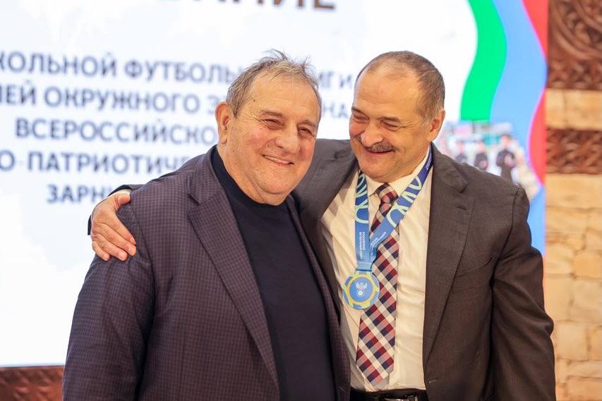 РФС обновит спортинвентарь в более чем 1000 школ-участниц проекта «Футбол в школе» по всей стране РФС обновит спортинвентарь в более чем 1000 школ-участниц проекта «Футбол в школе» по всей стране