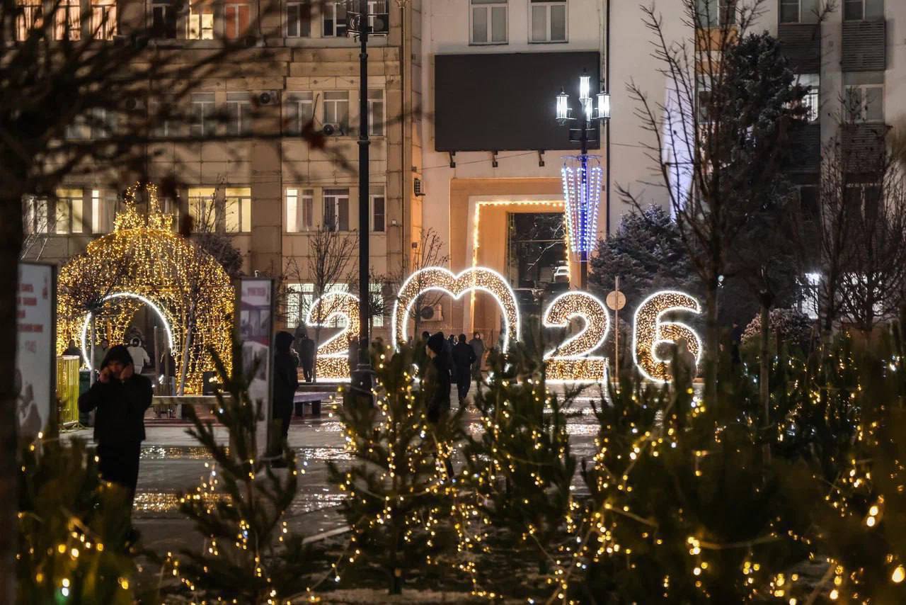 Сегодня на главной площади Махачкалы в рамках новогоднего фестиваля жителей столицы ждет сольное выступление народной артистки Республики Дагестан Кристины Рамазановой