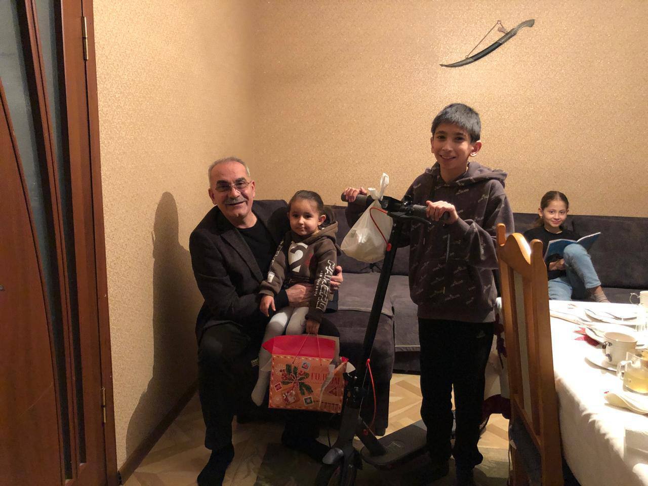 Мечты сбываются: члены Правительства Дагестана исполнили новогодние желания детей Мечты сбываются: члены Правительства Дагестана исполнили новогодние желания детей