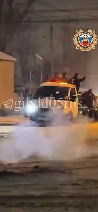 Сотрудники Госавтоинспекции Дагестана в ходе мониторинга сети Интернет обнаружили видеозапись опасных нарушений ПДД на территории Кумторкалинского района