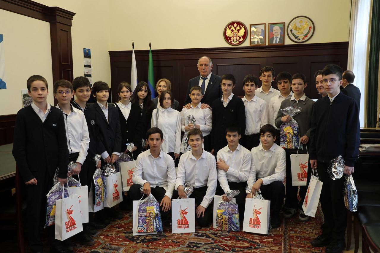 Мечты сбываются: члены Правительства Дагестана исполнили новогодние желания детей Мечты сбываются: члены Правительства Дагестана исполнили новогодние желания детей