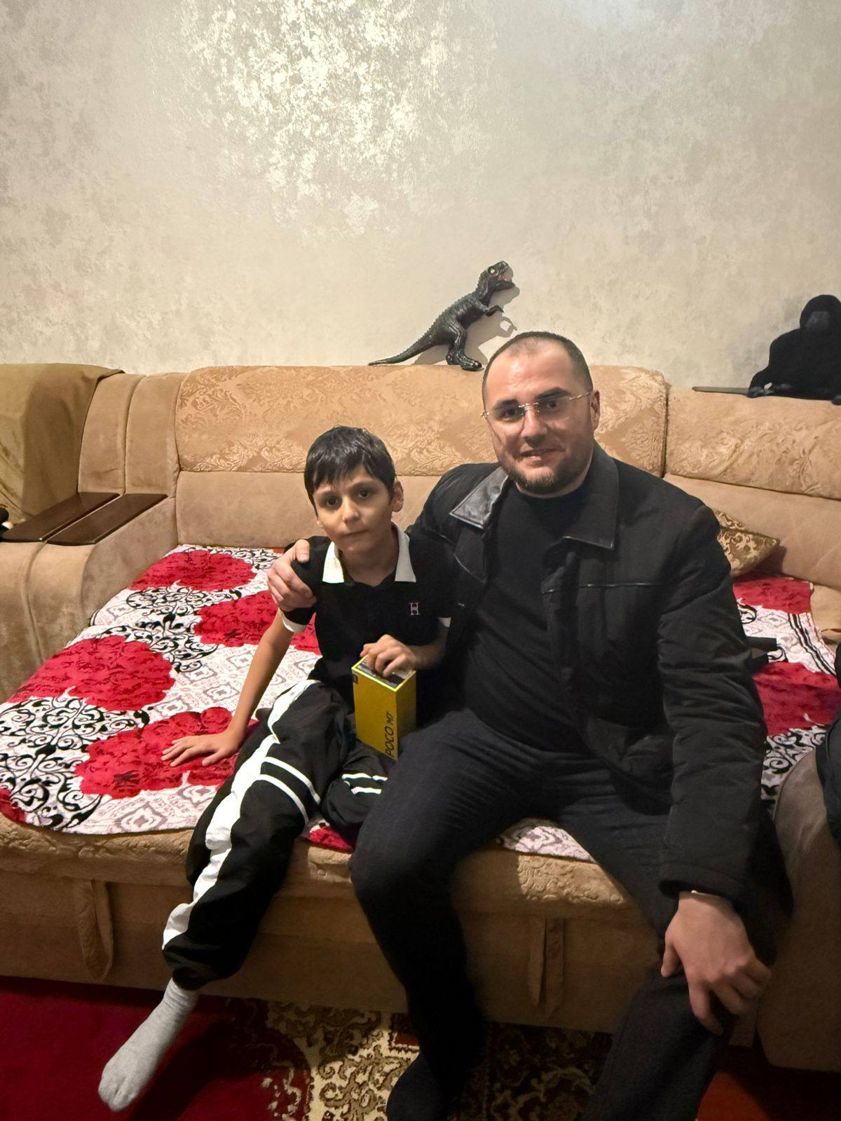 Эмин Мерданов исполнил новогодние мечты юных жителей Махачкалы