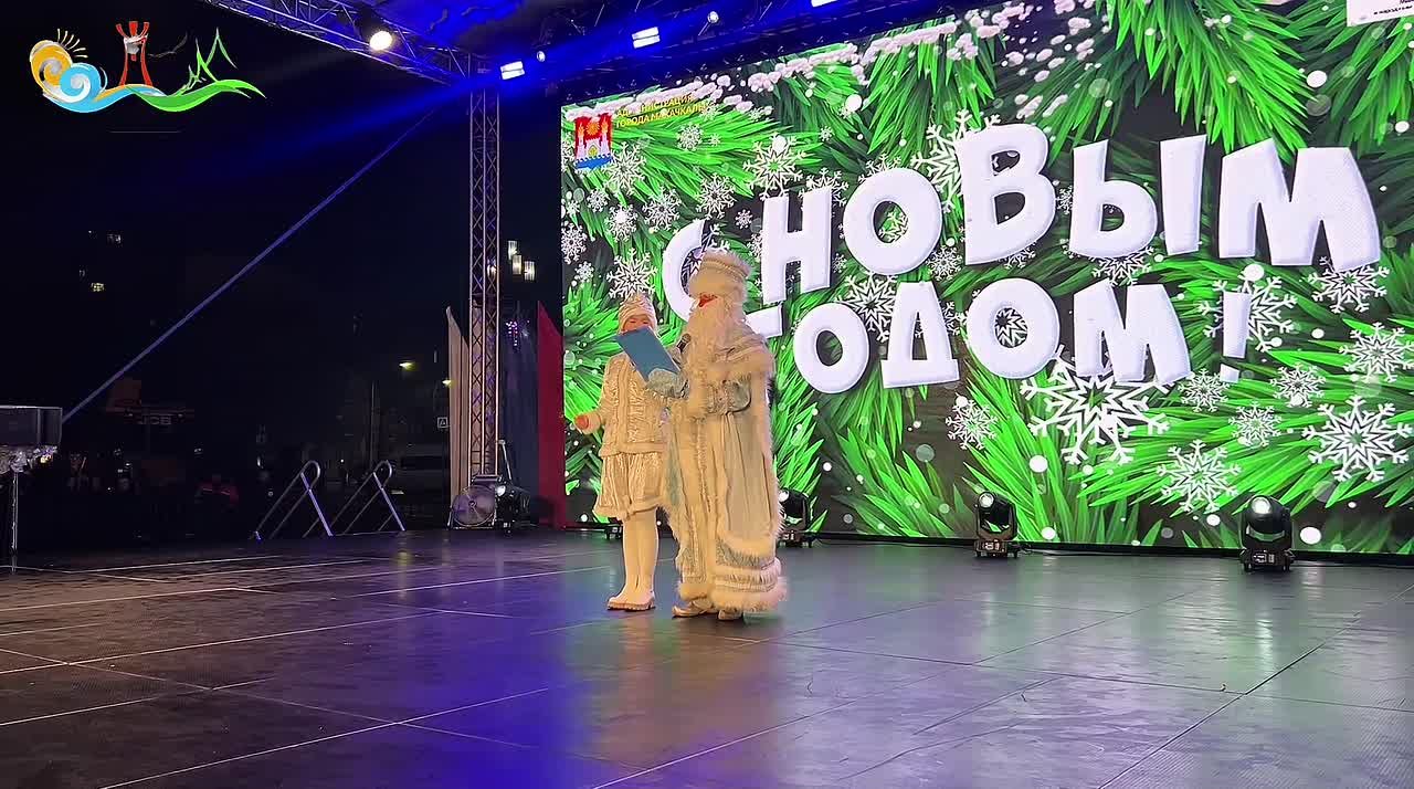 Прямо сейчас на главной площади Махачкалы стартует концертная программа фестиваля «С Новым годом, Дагестан!»