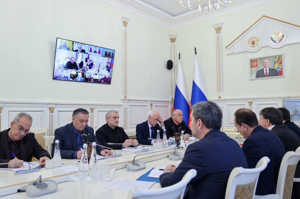 Глава Дагестана Сергей Меликов поблагодарил мэра Махачкалы Джамбулата Салавова за организацию новогодних мероприятий на высоком уровне